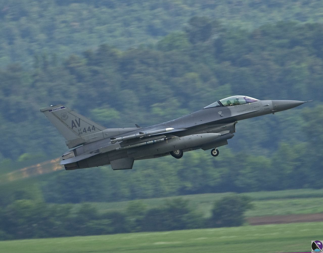 f 16cm 88 0444 take off from tower